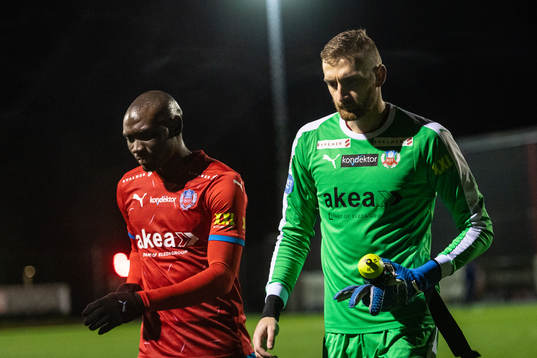 Helsingborgs Ravy Tsouka-Dozi och målvakt Alexander Nilsson