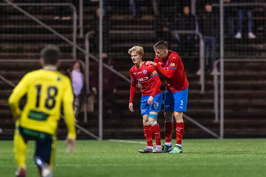 Helsingborgs Victor Blixt har ont och tittas till av Casper