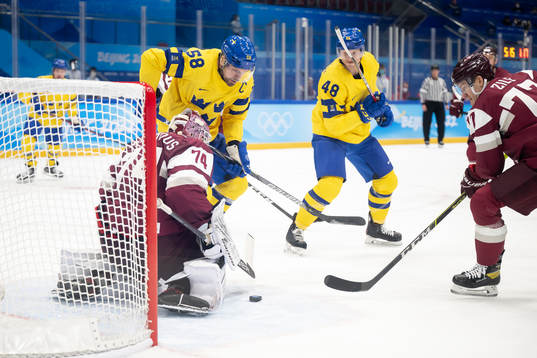 Anton Lander and Carl Klingberg in from of goalkeeper Ivars