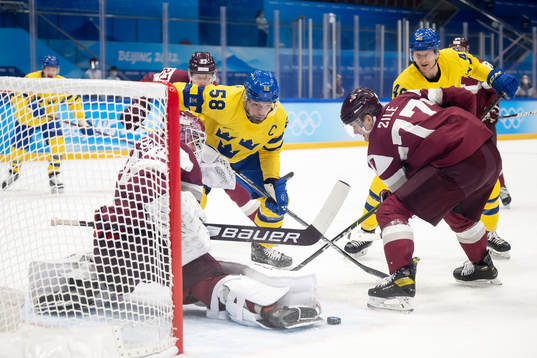 Anton Lander and Carl Klingberg in from of goalkeeper Ivars