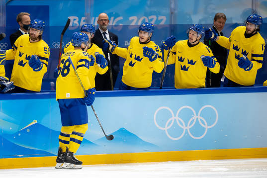 Anton Lander celebrates