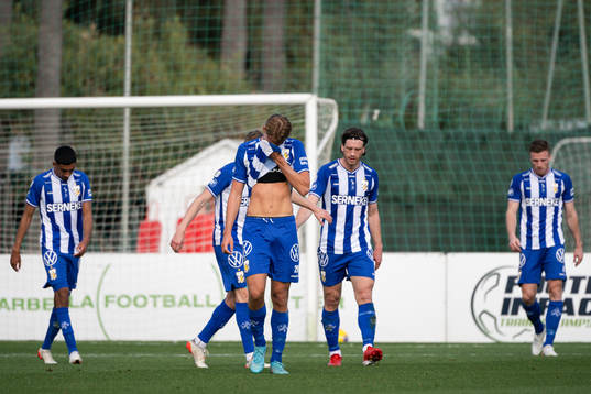 Oscar Vilhelmsson of IFK Göteborg looks dejected