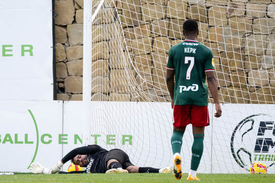 Goalkeeper Warner Hahn of IFK Göteborg lets in the 2-2 goal