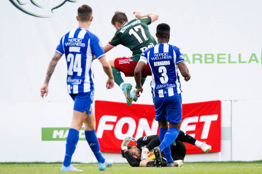 Goalkeeper Warner Hahn of IFK Göteborg with a save
