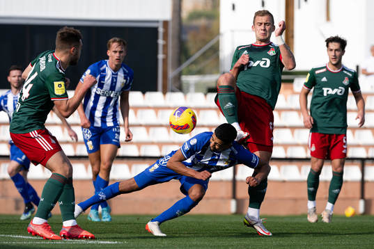 Amir Al-Ammari of IFK Göteborg and Dmitri Barinov  of