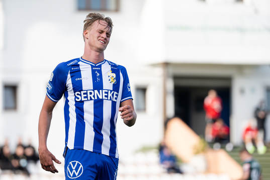 Oscar Vilhelmsson of IFK Göteborg looks dejected