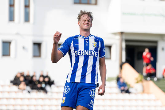 Oscar Vilhelmsson of IFK Göteborg looks dejected