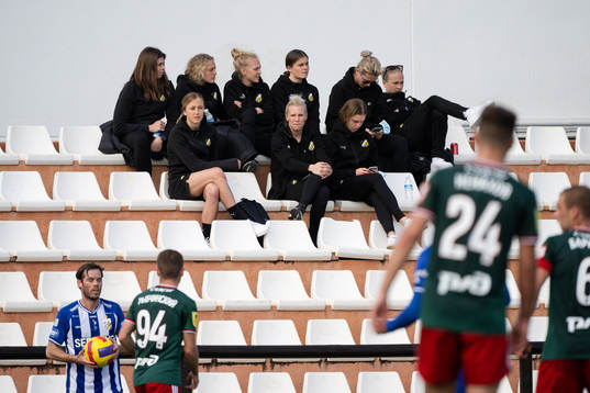 Players of the Häcken women’s team in the stands