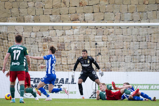 Goalkeeper Warner Hahn of IFK Göteborg