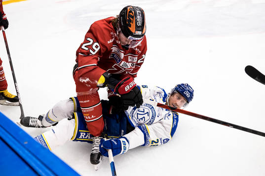 Örebros Milton Oscarson och Leksands Justin Kloos