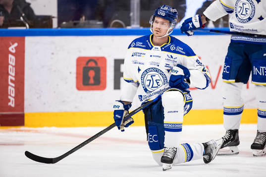 Leksands Tobias Ekberg på uppvärmningen innan