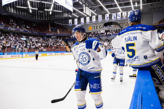 Leksands Linus Andersson jublar