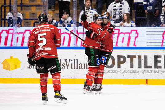Örebros Oliver Eklind jublar