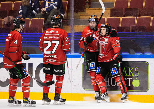 Örebros Nicholas Halloran jublar