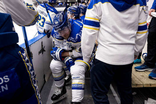 Leksands Carter Ashton har ont