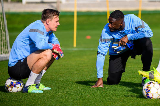 Målvakt Johan Dahlin och målvakt Ismael Diawara