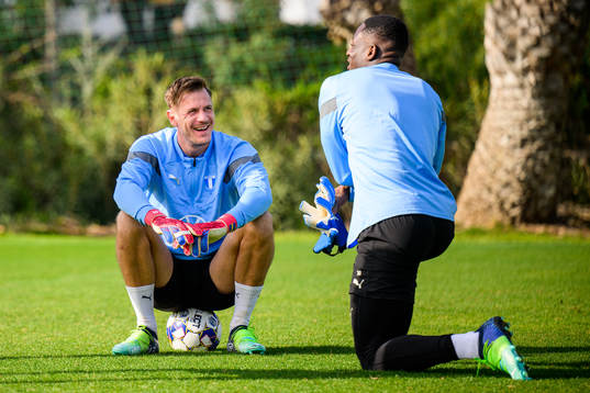 Målvakt Johan Dahlin och målvakt Ismael Diawara