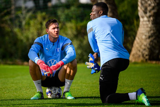 Målvakt Johan Dahlin och målvakt Ismael Diawara