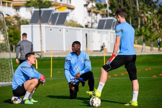 Målvakt Johan Dahlin och målvakt Ismael Diawara