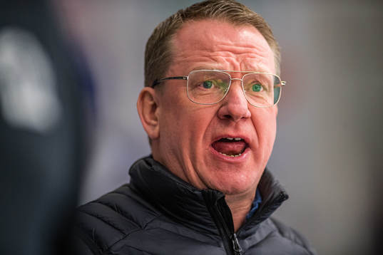 Tingsryds tränare Magnus Bogren  reagerar