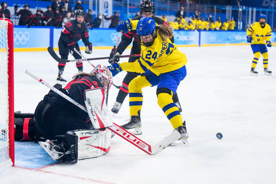 Goaltender Emerance Maschmeyer of Canada and Felizia