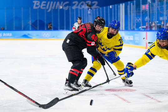 Blayre Turnbull of Canada and Lina Ljungblom of Sweden in