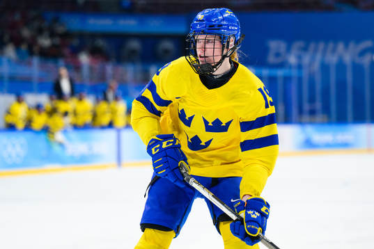 Sara Hjalmarsson of Sweden in an ice hockey quarter final