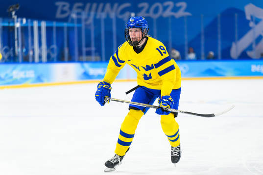 Sara Hjalmarsson of Sweden in an ice hockey quarter final
