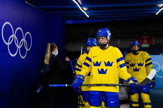 Linnea Johansson of Sweden in an ice hockey quarter final