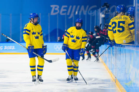 Sara Hjalmarsson and Emma Murén of Sweden looks dejected