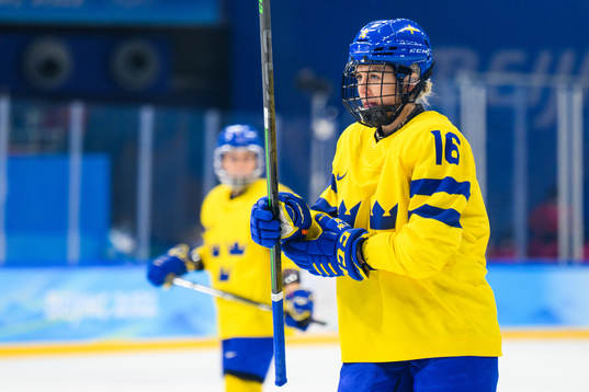 Linnea Johansson of Sweden in an ice hockey quarter final