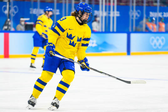 Emma Murén of Sweden in an ice hockey quarter final game