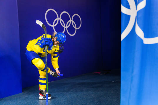 Linnea Johansson of Sweden in an ice hockey quarter final