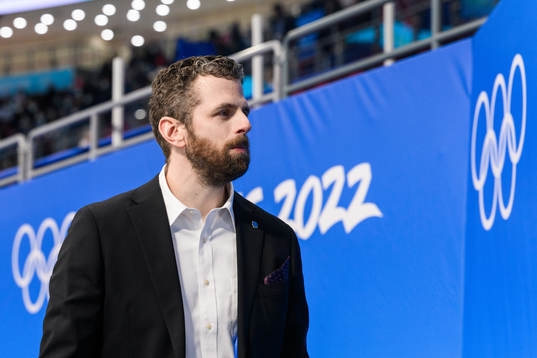 Head coach Ulf Lundberg of Sweden in an ice hockey quarter