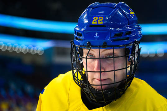 Linn Peterson of Sweden in an ice hockey quarter final game