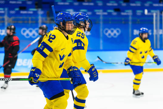 Maja Nylén-Persson and Lina Ljungblom of Sweden looks