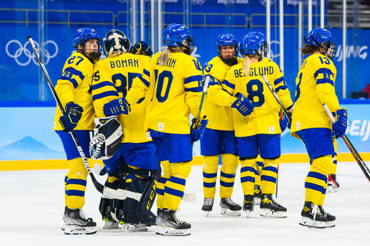 Players of Sweden looks dejected