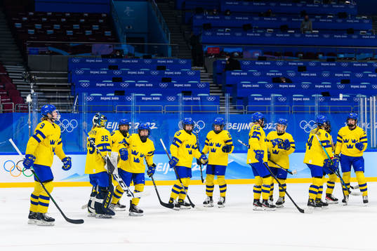 Players of Sweden looks dejected