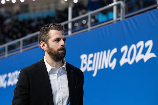 Head coach Ulf Lundberg of Sweden in an ice hockey quarter