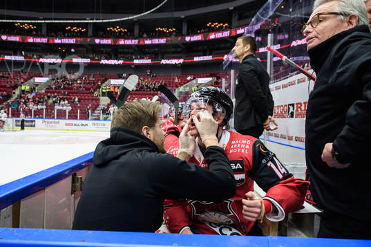 Malmö Redhawks Carl-Johan Lerby får läkarvård