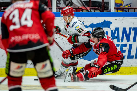 Frölundas Ryan Lasch och Malmö Redhawks Anton Olsson