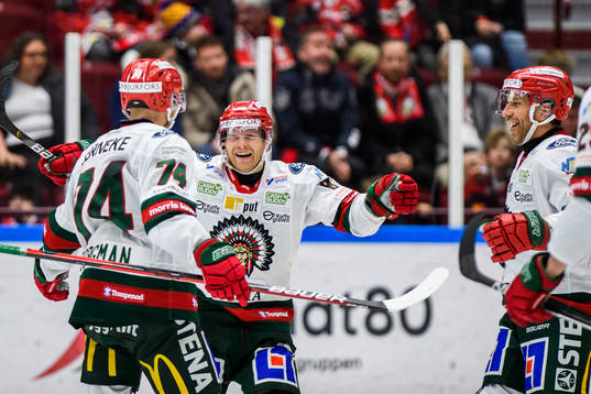Frölundas Andreas Borgman (v) jublar med Ryan Lasch