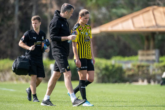 Head coach Robert Vilahamn and Mille Gejl Jensen of Häcken