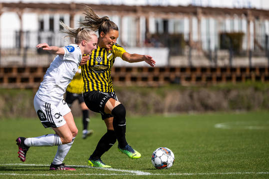 Mali Lilleås Næss of Rosenborg and Johanna Rytting