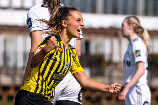 Johanna Rytting Kaneryd of Häcken celebrates scoring 3-1