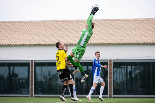 Even Hovland of Häcken and goalkeeper Simen Nilsen of