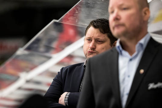 Modos tränare Mattias Karlin