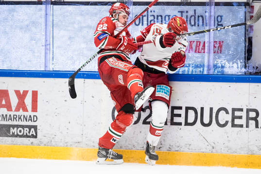 Moras Måns Carlsson och Modos David Bernhardt