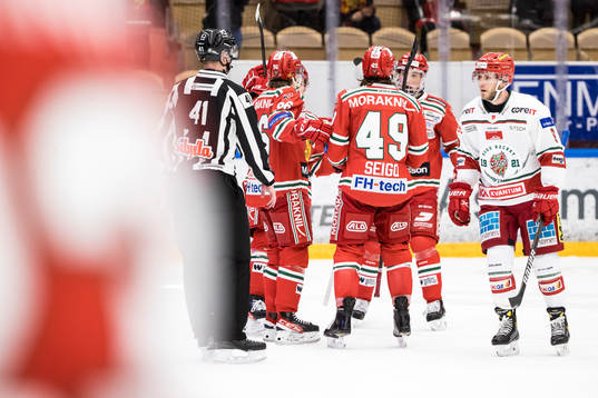 Moras spelarna jublar