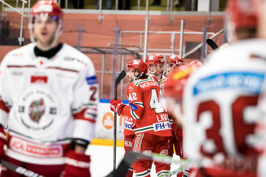 Moras spelarna jublar